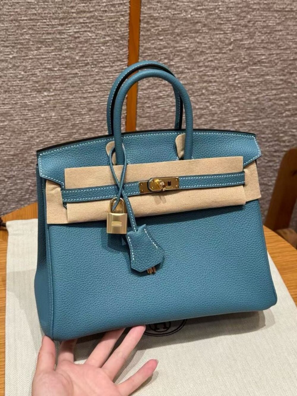 Classic Hermes Bag: A Stylish and Versatile Choice for Elegance
